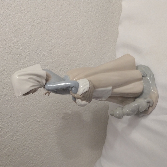 𝅺ZAPHIR Lladro peasant woman carrying basket with puppy handmade in Spain - Picture 4 of 11